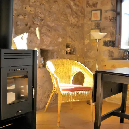 Amygdalia, A Stone House In A Quiet Landscape 利昂尼迪翁