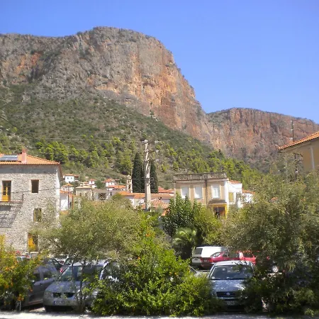 Amygdalia, A Stone House In A Quiet Landscape 度假居