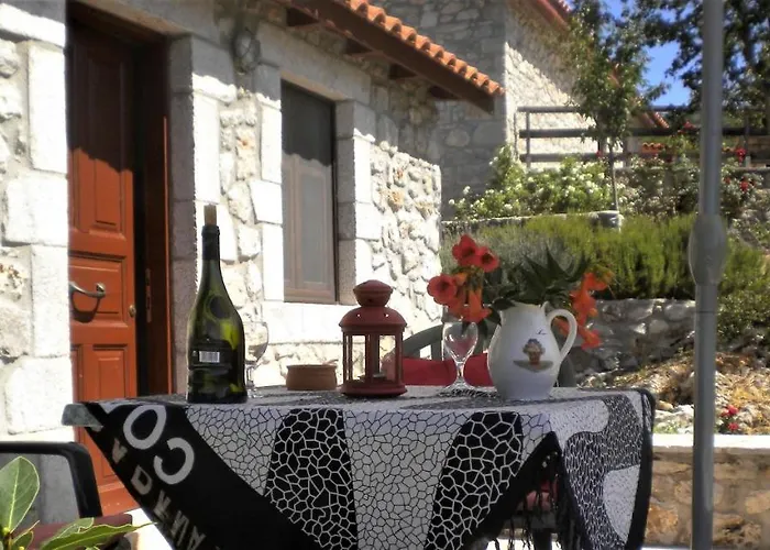 度假居 Amygdalia, A Stone House In A Quiet Landscape *