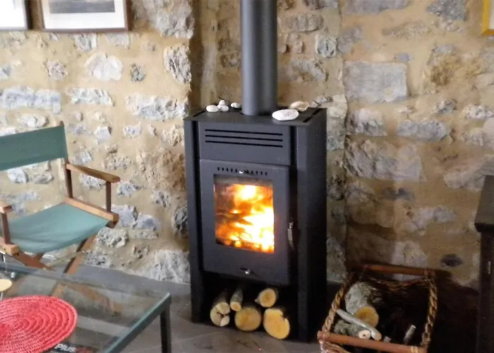 Amygdalia, A Stone House In A Quiet Landscape Leonídion