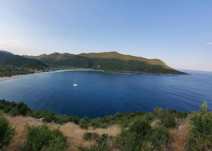 度假居 Amygdalia, A Stone House In A Quiet Landscape *