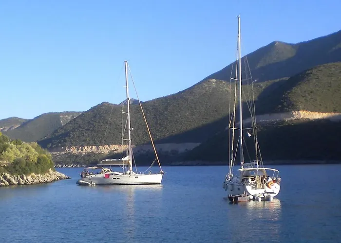 Amygdalia, A Stone House In A Quiet Landscape 度假居