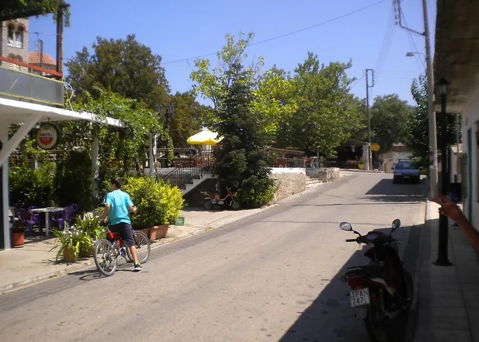 度假居 Amygdalia, A Stone House In A Quiet Landscape