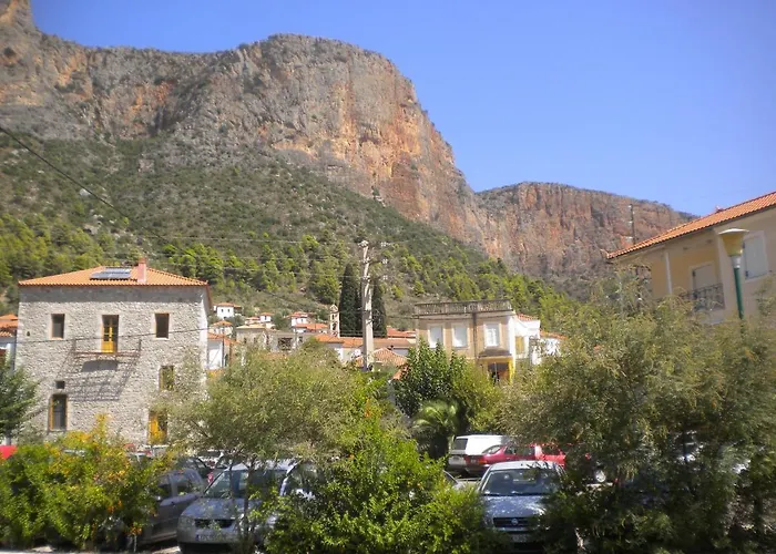 Amygdalia, A Stone House In A Quiet Landscape 度假居